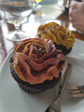 Vegan cupcakes at Kaffi Vinyl